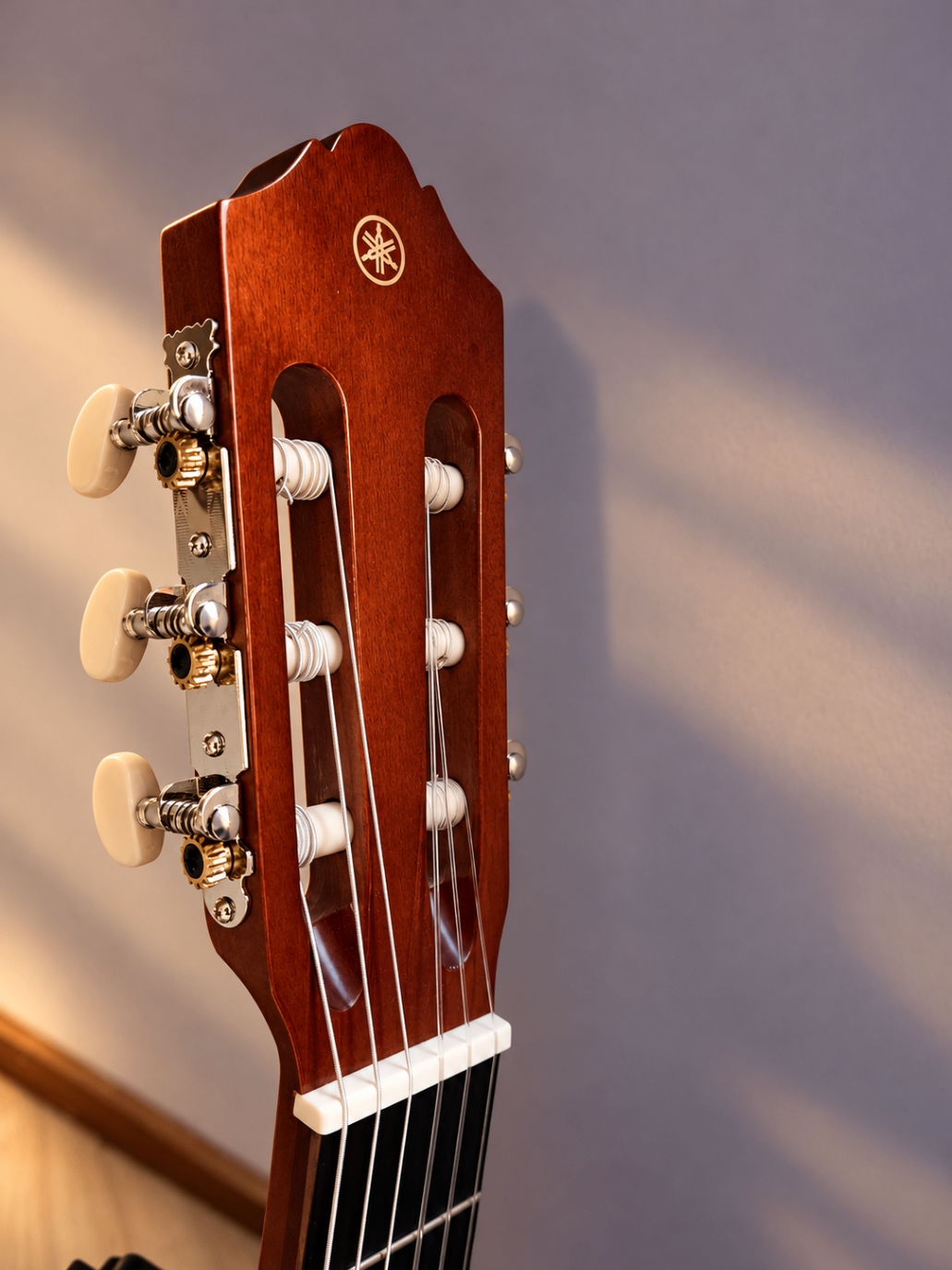 Detalle de la guitarra Yamaha de la academia